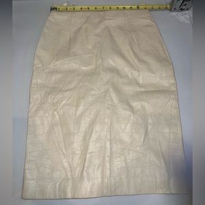 Wilsons Pelle Studio embossed cream leather skirt size 2 good condition